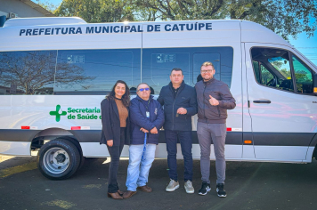 Nova van é entregue para a saúde