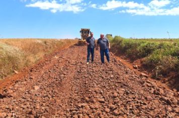 SECRETARIA DE OBRAS PROMOVE MELHORIAS EM ESTRADAS DO INTERIOR