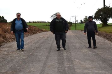 OBRAS DE CALÇAMENTO NA CIDADE E INTERIOR DE CATUÍPE