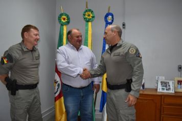 PREFEITO BARONI RECEBE A VISITA DO NOVO COMANDANTE DO 29º BATALHÃO DE POLICIA MILITAR