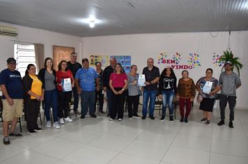 MORADORES DO LOTEAMENTO HABITAR BRASIL DO BAIRRO NEVES DE CATUÍPE RECEBEM ESCRITURAS