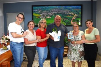 PREFEITO BARONI RECEBE VISITA DE INTEGRANTES DO MOVIMENTO DAS MÃES QUE ORAM PELOS FILHOS