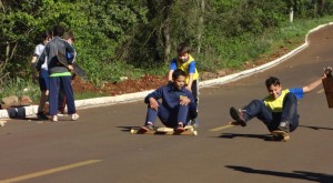 AABB COMUNIDADE RESGATA BRINCADEIRAS ANTIGAS COM SEUS ALUNOS