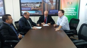 Prefeito Baroninho acerta parceria para regularizar imóveis da antiga COHAB/Promorar