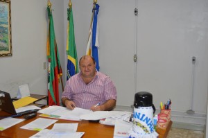 Prefeito Baroninho voltou assumir o executivo nesta segunda-feira