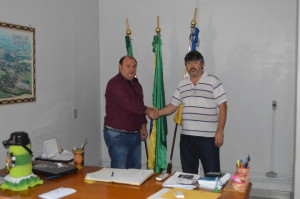 Prefeito viaja à Brasilia e passa cargo para o vice Gladimir Militz