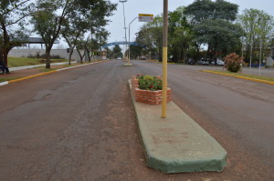 Administração Municipal investe no embelezamento de espaços públicos.