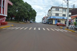 Faixas de pedestres estão sendo revitalizadas na cidade