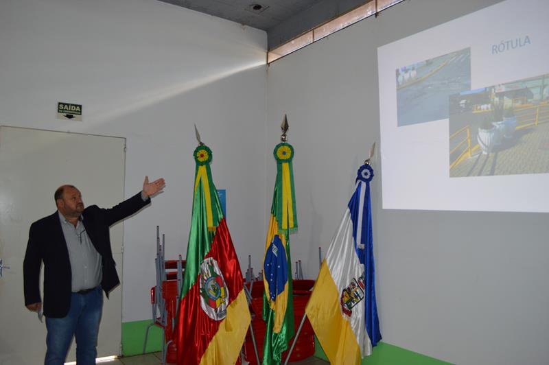 Prefeito Baroni avaliou metas realizadas com secretariado e servidores.