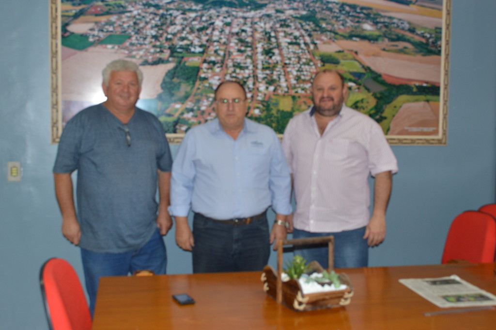 Prefeito Baroni recebeu  o presidente da Ceriluz Eloir de Pauli