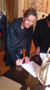 Prefeita Ivete assina contrato da Consulta Popular 2015/2016
