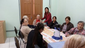 Ação Social entregou calçados ao Grupo Conviver é viver na melhor idade.