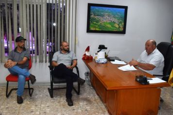 EMPRESA BERNARDI & ÁVILA LTDA ASSINA CONTRATO DE CESSÃO DE UM LOTE NO DISTRITO INDUSTRIAL