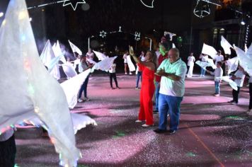 DESFILE DE NATAL E ACENDIMENTO DAS LUZES NATALINAS ABREM OFICIALMENTE O 7º NATAL LUZ DE CATUÍPE