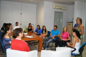 Professores aprovados no concurso público tomam posse