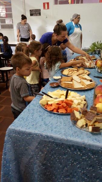 Secretaria Municipal de Educação recepciona alunos das escolas de educação infantil com um delicioso e saudável café da manhã