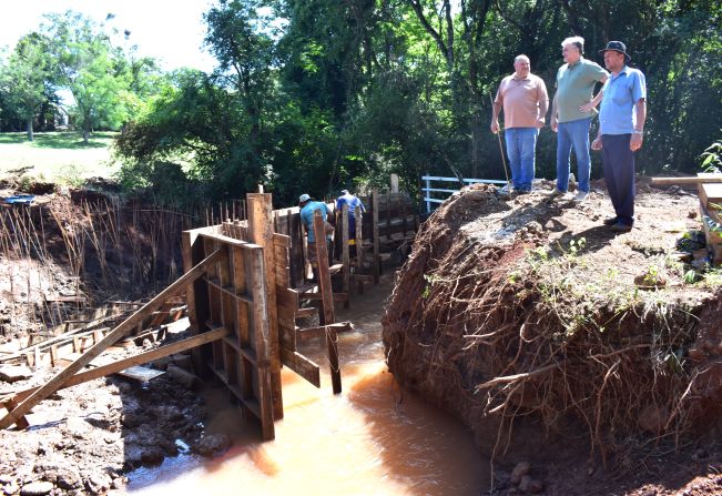 CONSTRUÇÃO DA PONTE DE CONCRETO EM JARDIM DE ADÃO