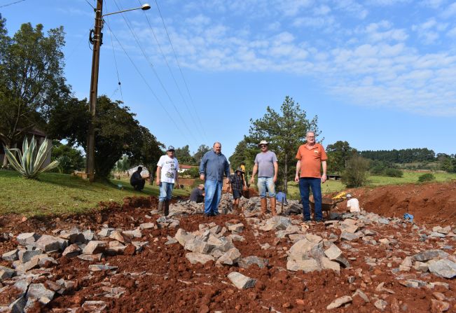 ADMINISTRAÇÃO MUNICIPAL DE CATUÍPE SEGUE REALIZANDO OBRAS EM DIVERSOS PONTOS DO MUNICÍPIO