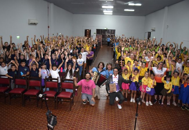 XX FEIRA MUNICIPAL DO LIVRO DE CATUÍPE FOI UM SUCESSO