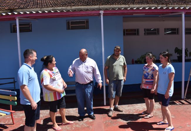 ESCOLA MUNICIPAL DE ENSINO FUNDAMENTAL ULISSES SALAZAR RECEBE NOVA PINTURA