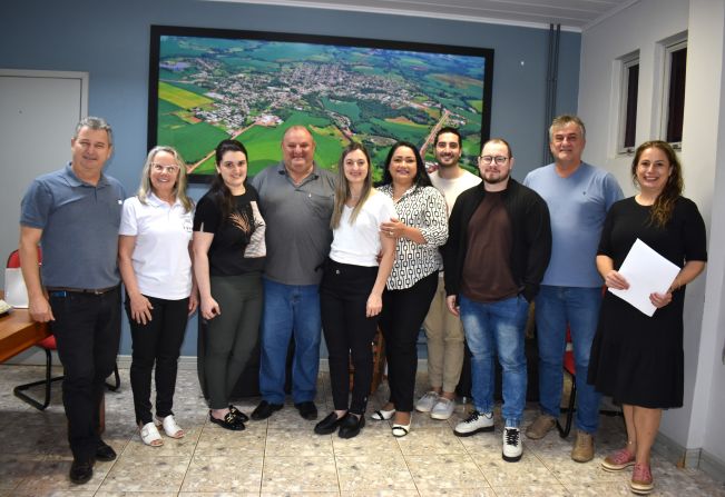 PREFEITURA DE CATUIPE REALIZA POSSE DE SERVIDORES APROVADOS EM CONCURSO