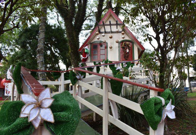 CLIMA DE NATAL COMEÇA A TOMAR CONTA DE CATUÍPE COM ILUMINAÇÃO E DECORAÇÃO ESPECIAL