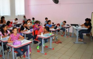 Escolas municipais iniciam ano com móveis novos