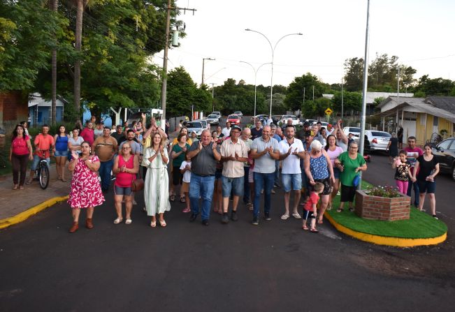FINALIZADA AS OBRAS DE REVITALIZAÇÃO NA RUA JOSÉ MARIA DE MELLO
