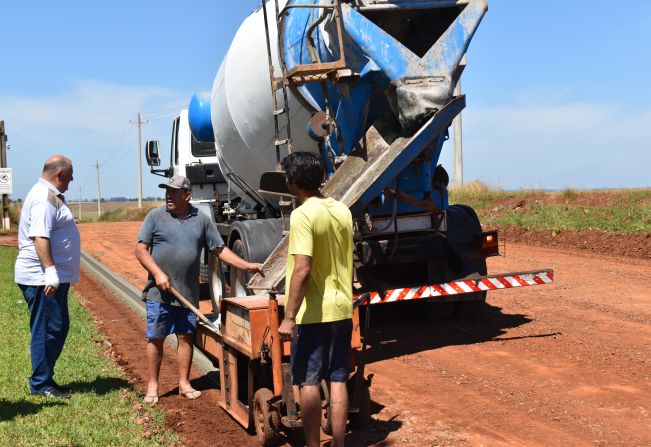 RETOMADA AS OBRAS DE CALÇAMENTO NO DISTRITO DE SANTA TEREZA
