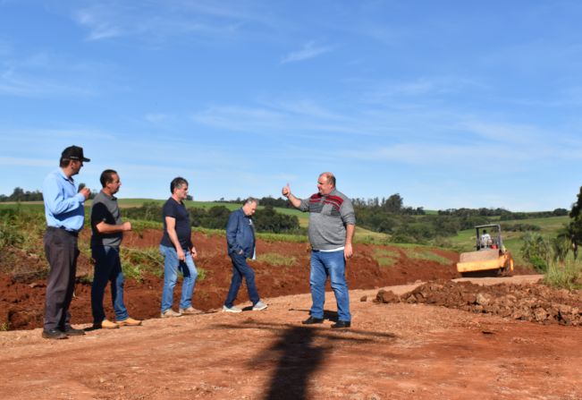 SECRETARIA DE OBRAS REALIZA MELHORIAS NA ESTRADA DA LOCALIDADE DE ÁGUAS MINERAIS