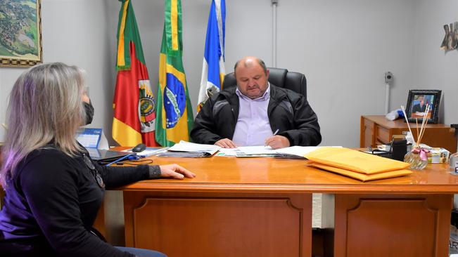 NOVO DECRETO MUNICIPAL ESTABELECE OBRIGATORIEDADE DE COMPROVAR A VACINAÇÃO CONTRA A COVID-19 PARA ACESSO E PERMANÊNCIA EM LOCAIS DE USO COLETIVO